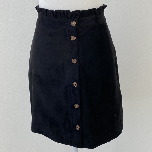 NEW Women’s H&M Size 0 Black Suede Button Up High Waist Skirt - Picture 2 of 6